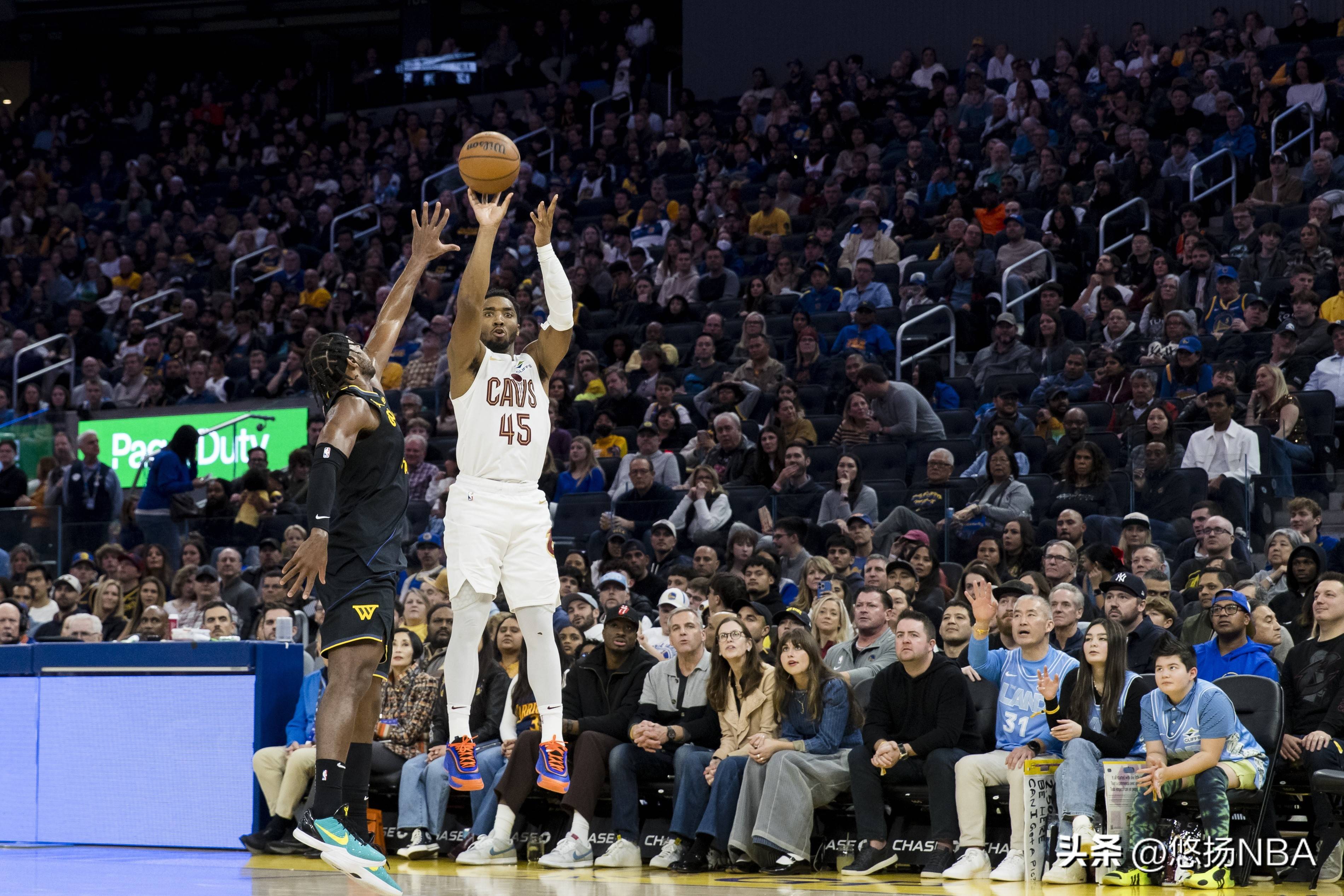 开云体育-库里迎来三赛季出色发挥，皇家马德里观众热烈欢呼！