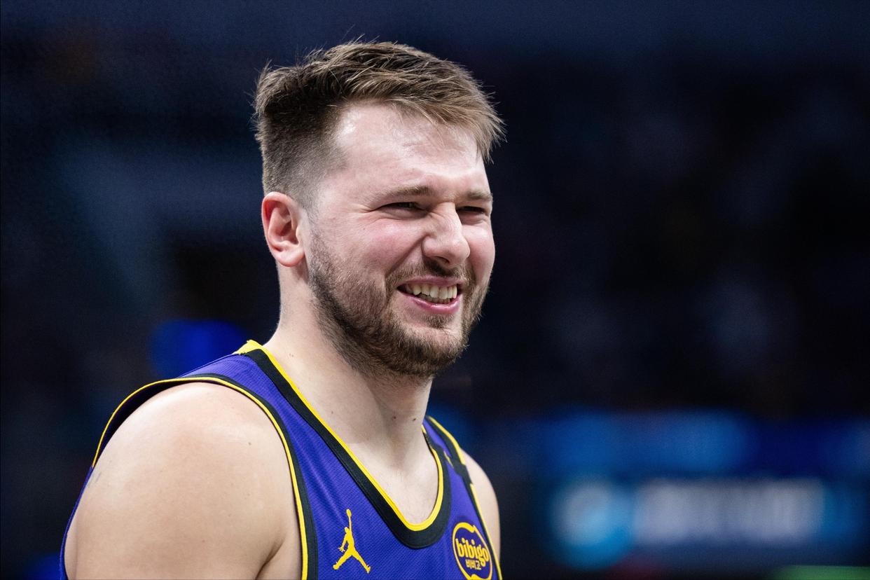 开云-东契奇重返赛场，重返赛场首场状态出色，日本队观众沸腾！